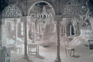 Dr.-Zhivago-ice-palace-interior-Varykino