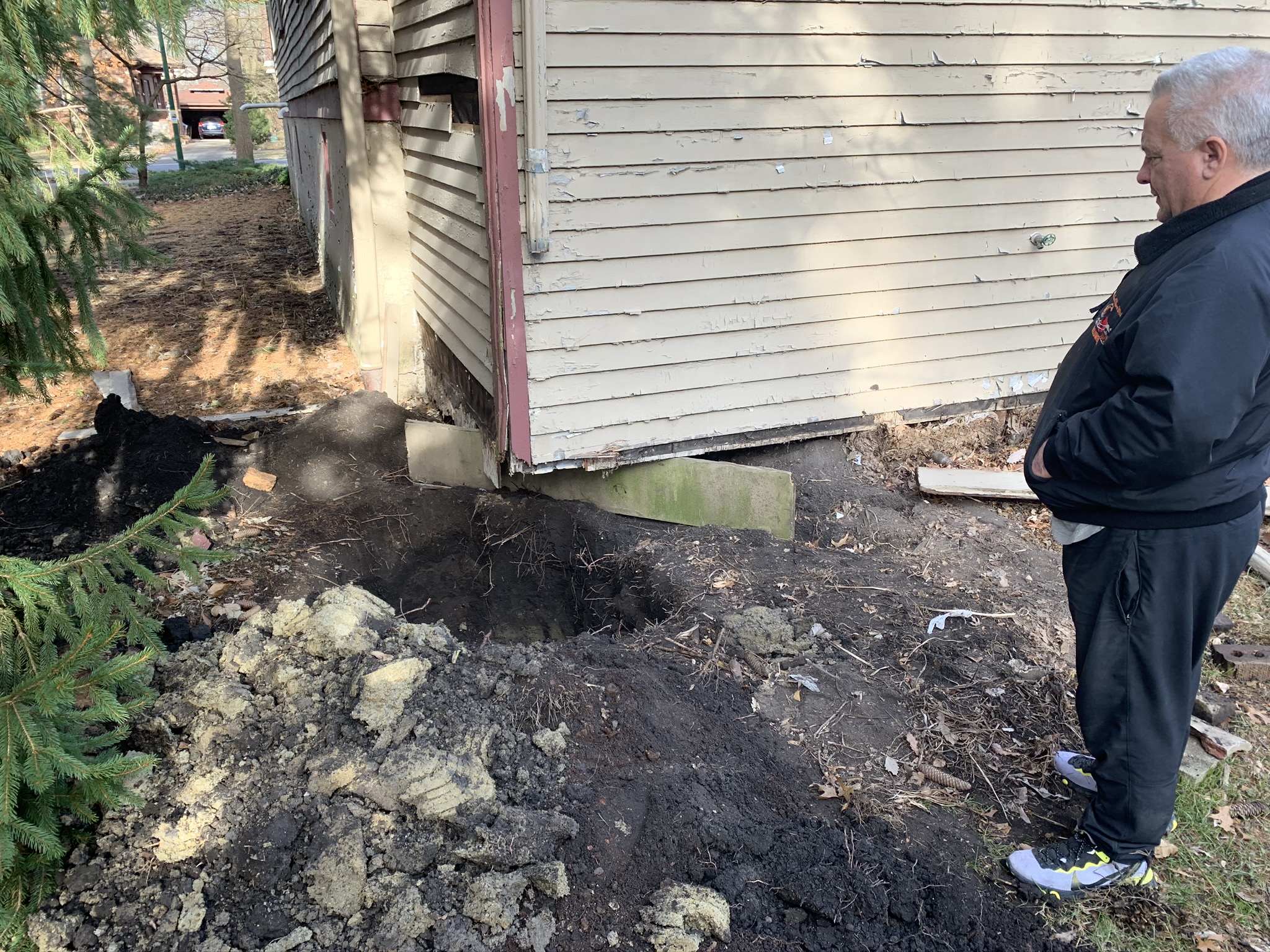 Eddie tears off back siding